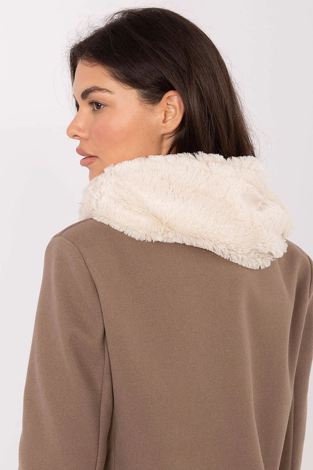 snood écharpe fourrure fausse écrue moelleuse pelucheuse chaude cosy chic élégante luxueuse douce confortable thermique enveloppante tubulaire