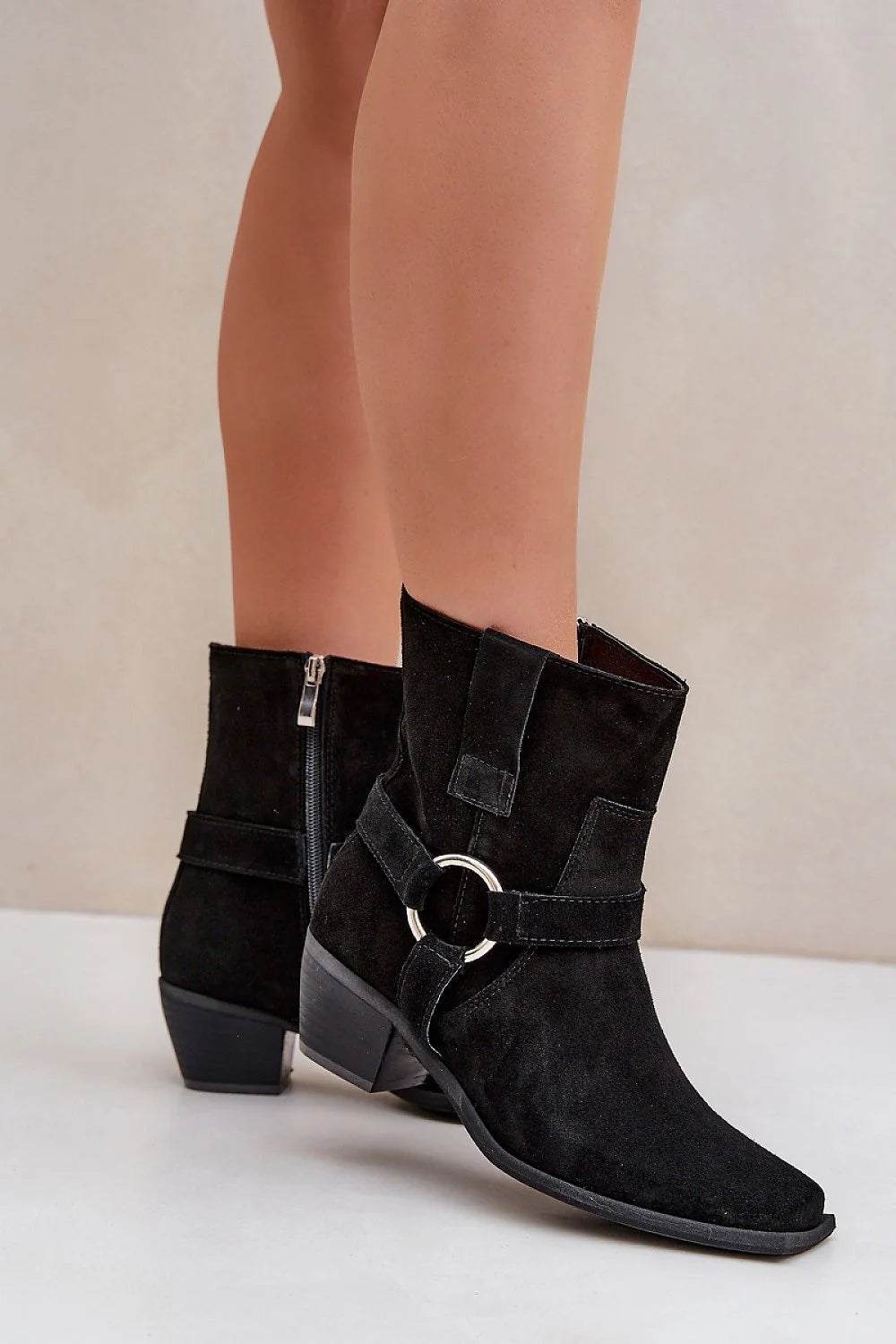 Bottines élégantes à talon carré en suède noir fermeture éclair détails métalliques femmes mode western