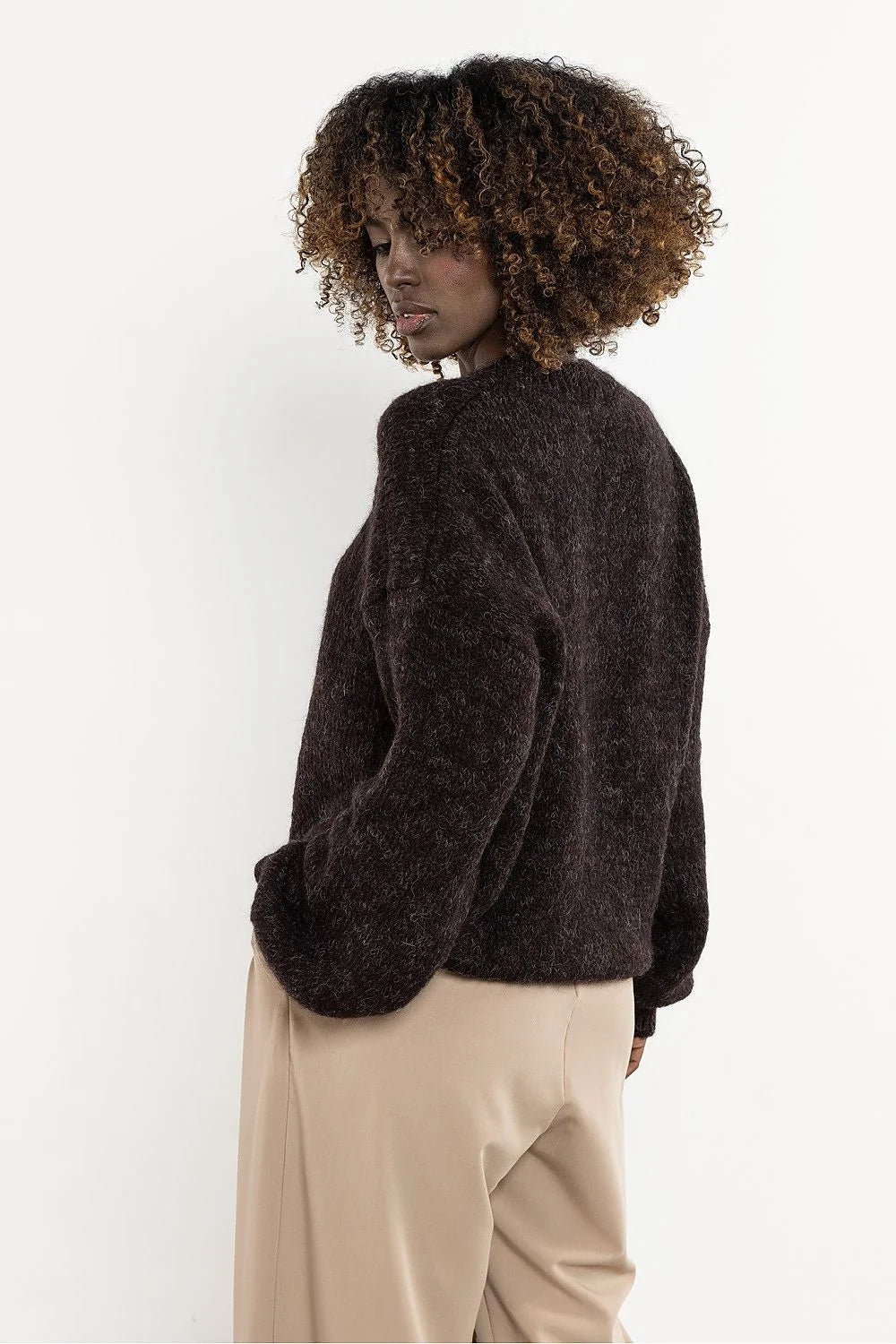 pull femme manches longues laine cachemire mohair polyamide acrylique marron col rond ballon épaules tombantes duveteuse côtelés décontracté chaud polyvalent