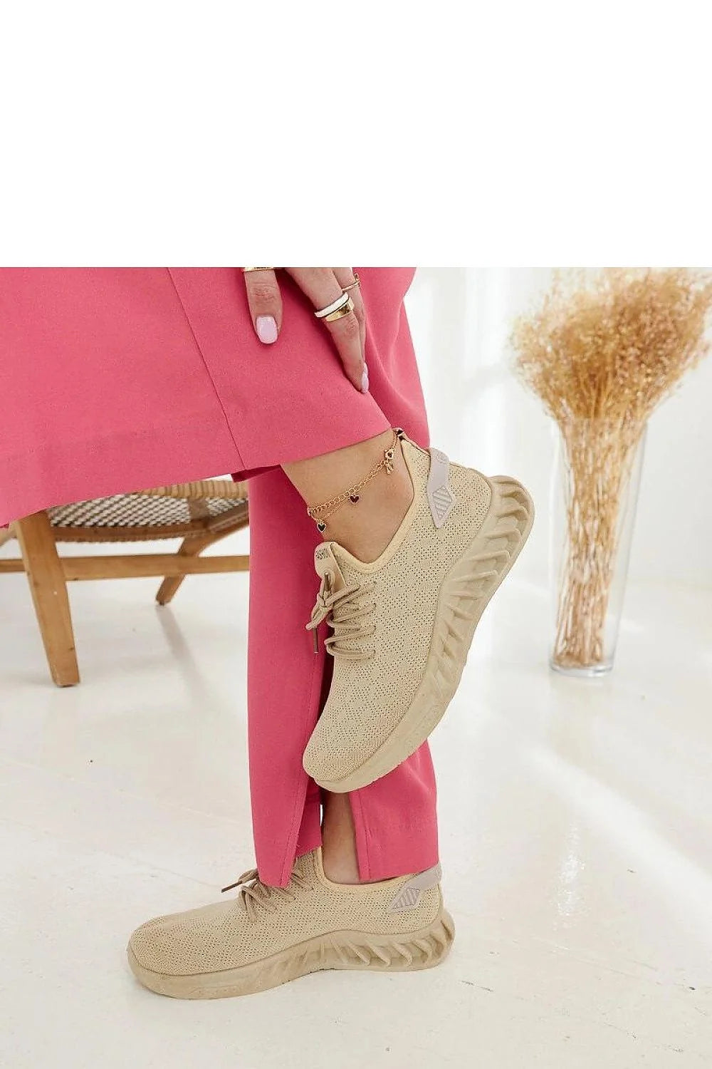 Baskets en tissu perforé beige sneakers mode femme, Pantalon palazzo rose vif été 2023