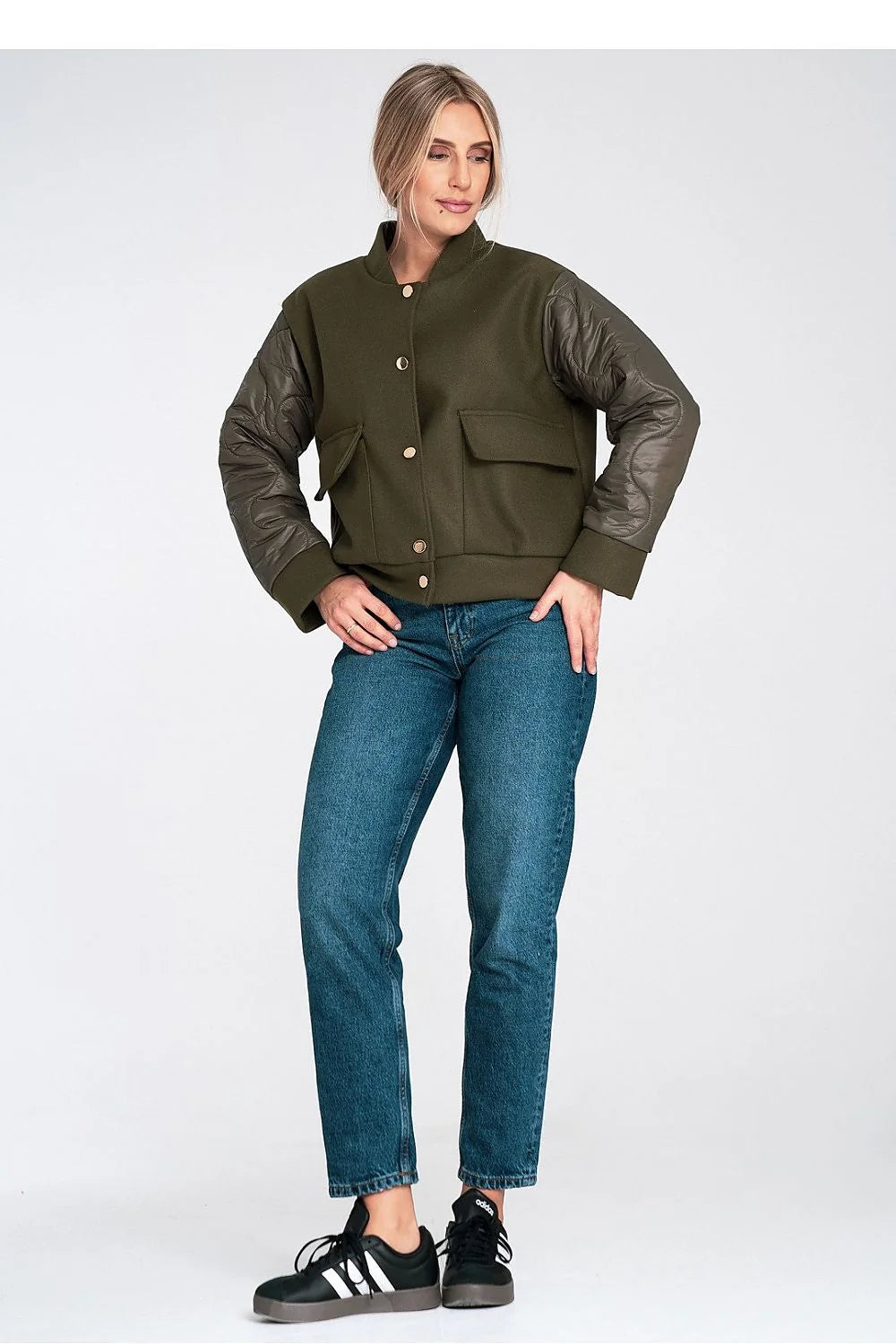 veste bomber courte kaki femme corps laine mélangée structurée manches matelassées nylon brillant col mao boutons pression dorés