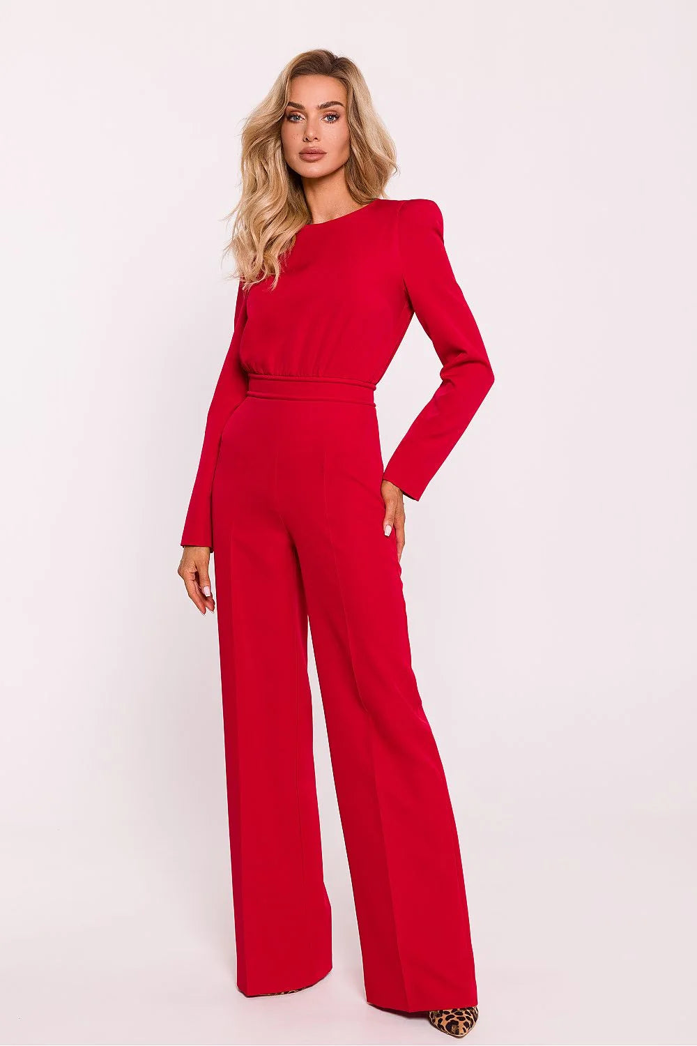 Combinaison élégante pour femme rouge vif manches longues épaulettes structurées silhouette ajustée occasion soirée