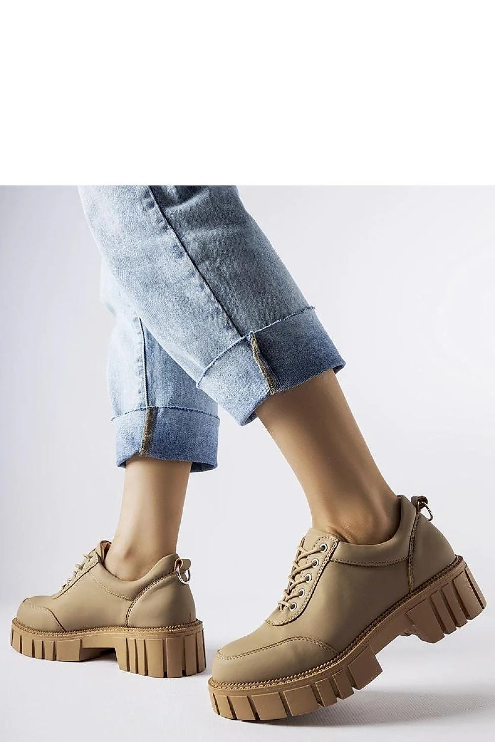 Chaussures basses pour femmes en cuir synthétique beige style derby modernes ajustables fermeture à lacets semelle caoutchouc crantée occasionnelles casual chic