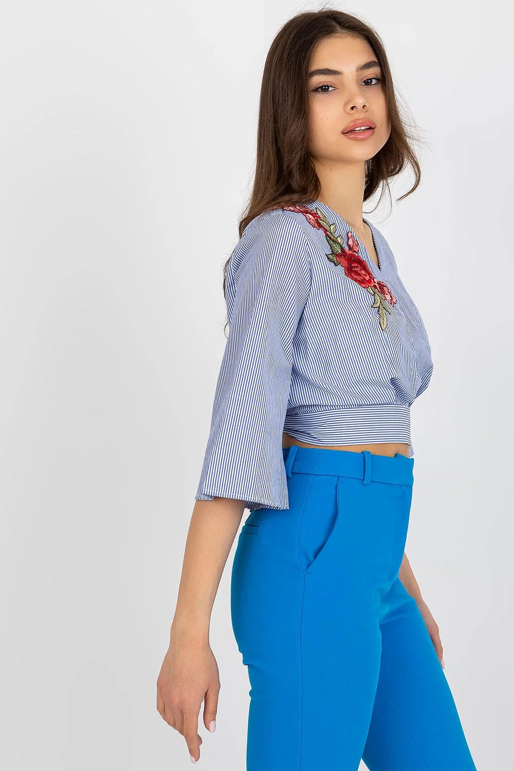 chemisier femme croptop court ajusté coton naturel popeline léger manches troisquarts colV laçage dos broderie florale rayures fines bleu blanc