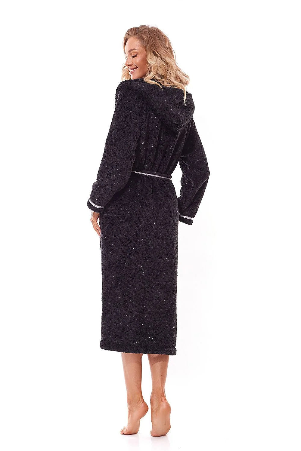 peignoir femme long mi mollet éponge noir capuche manches longues ceinture ajustable coupe droite poches invisibles passepoil blanc pelucheux absorbant