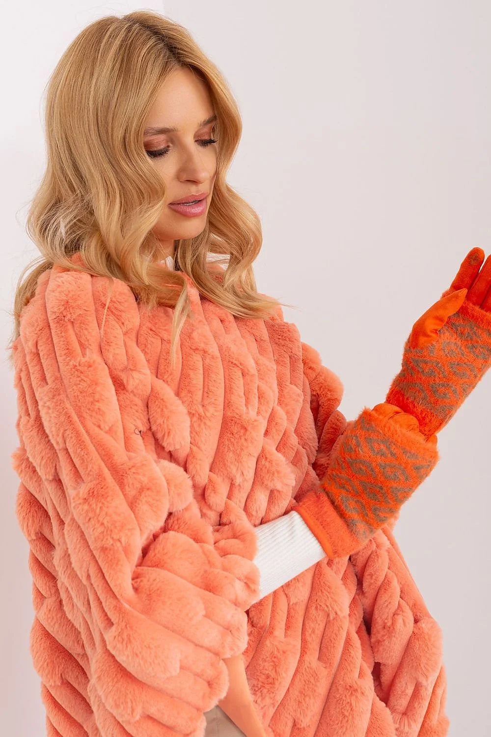 Gants en tricot pour femmes avec isolation retirable, fleur brodée, coton, élasthanne, polyester, style audacieux, couleur orange saumoné, motifs géométriques