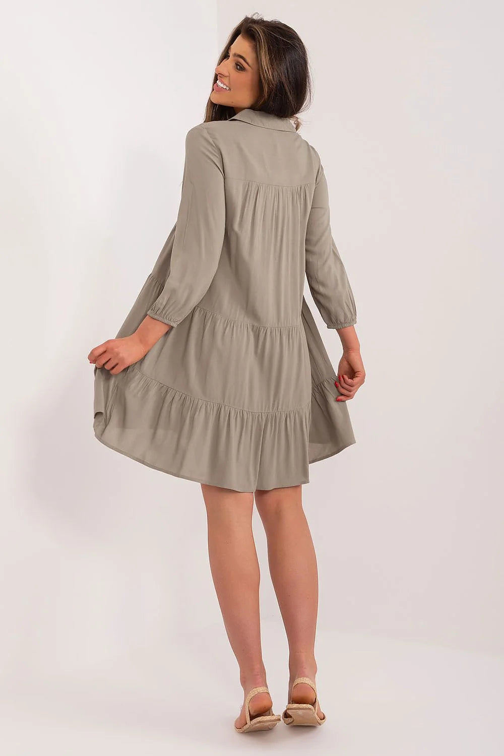 Robe de jour Sublevel féminine décontractée été 2023 manches trois-quarts col classique beige taupe matière légère ruffles