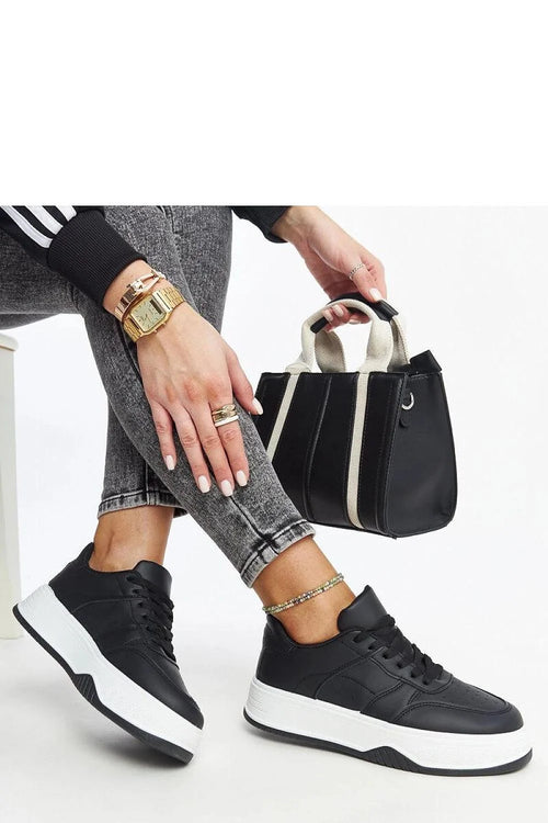 Baskets femme design moderne tendance baskets basses semelle épaisse cuir synthétique noir blanc confort urbain mode décontractée