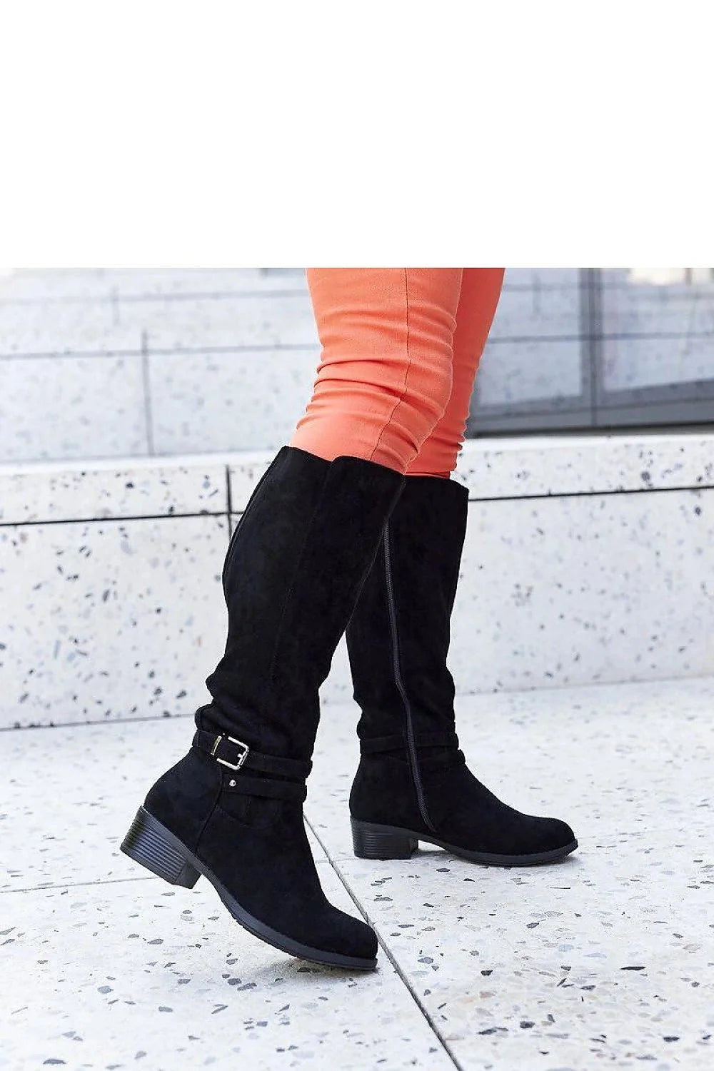 Bottes cuissardes suédine éco-friendly noires élégantes avec boucle métallique style intemporel mode hiver