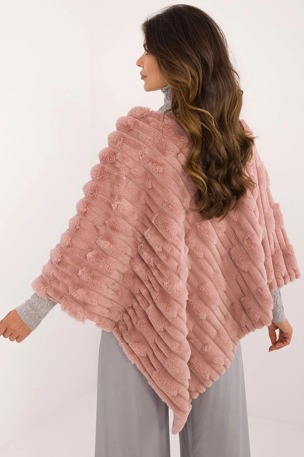 Poncho femme style asymétrique couleur rose pâle texture fourrure synthétique doublé coupe ample pour tous les jours et promenades