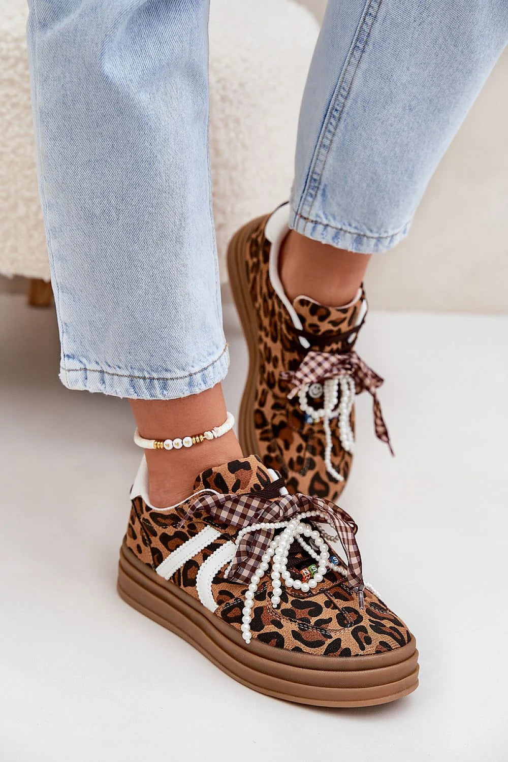 Chaussures de sport pour femmes design audacieux motif léopard baskets modernes style casual confortable semelle épaisse perles blanches lacets carreaux