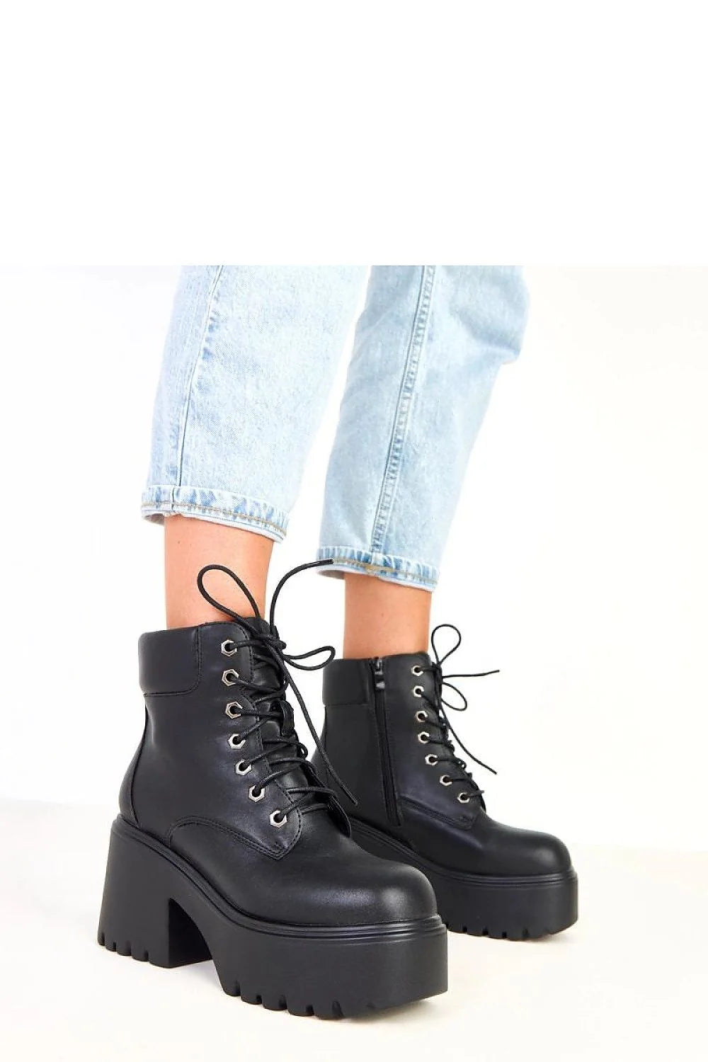 bottines chunky noires similicuir écologique durables bout carré tige 12cm talon 9cm plateforme 5cm lacets fermeture éclair latérale œillets métalliques