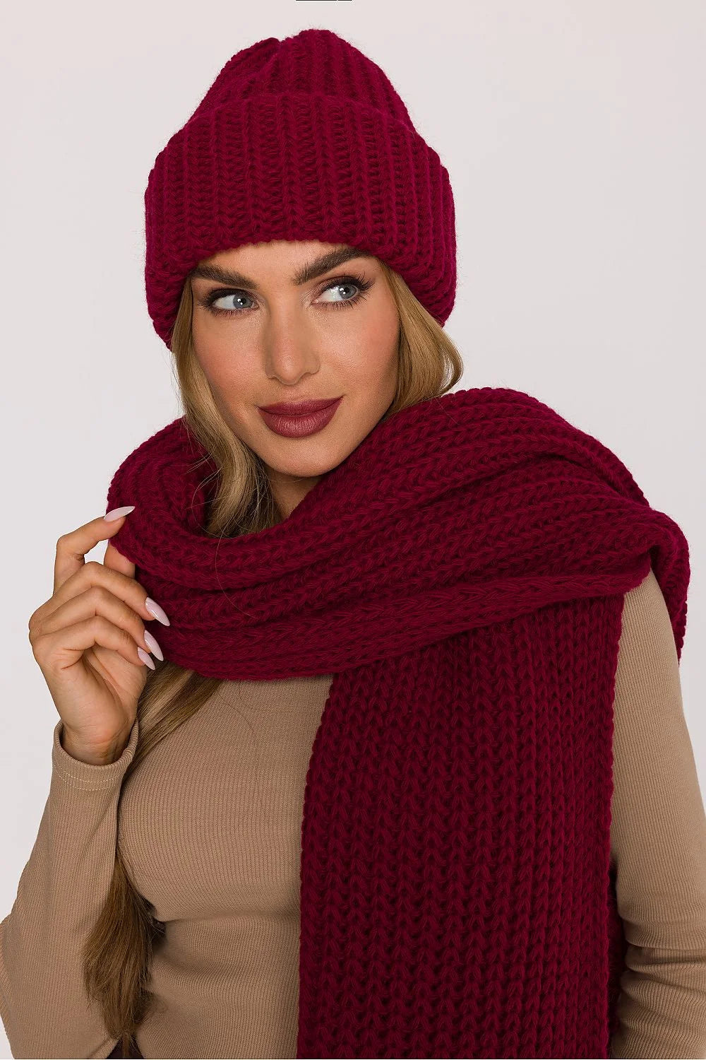 bonnet beanie femme chaud bordeaux cerise grosse maille côtelée revers large coupe slouchy tricot chunky doux acrylique nylon