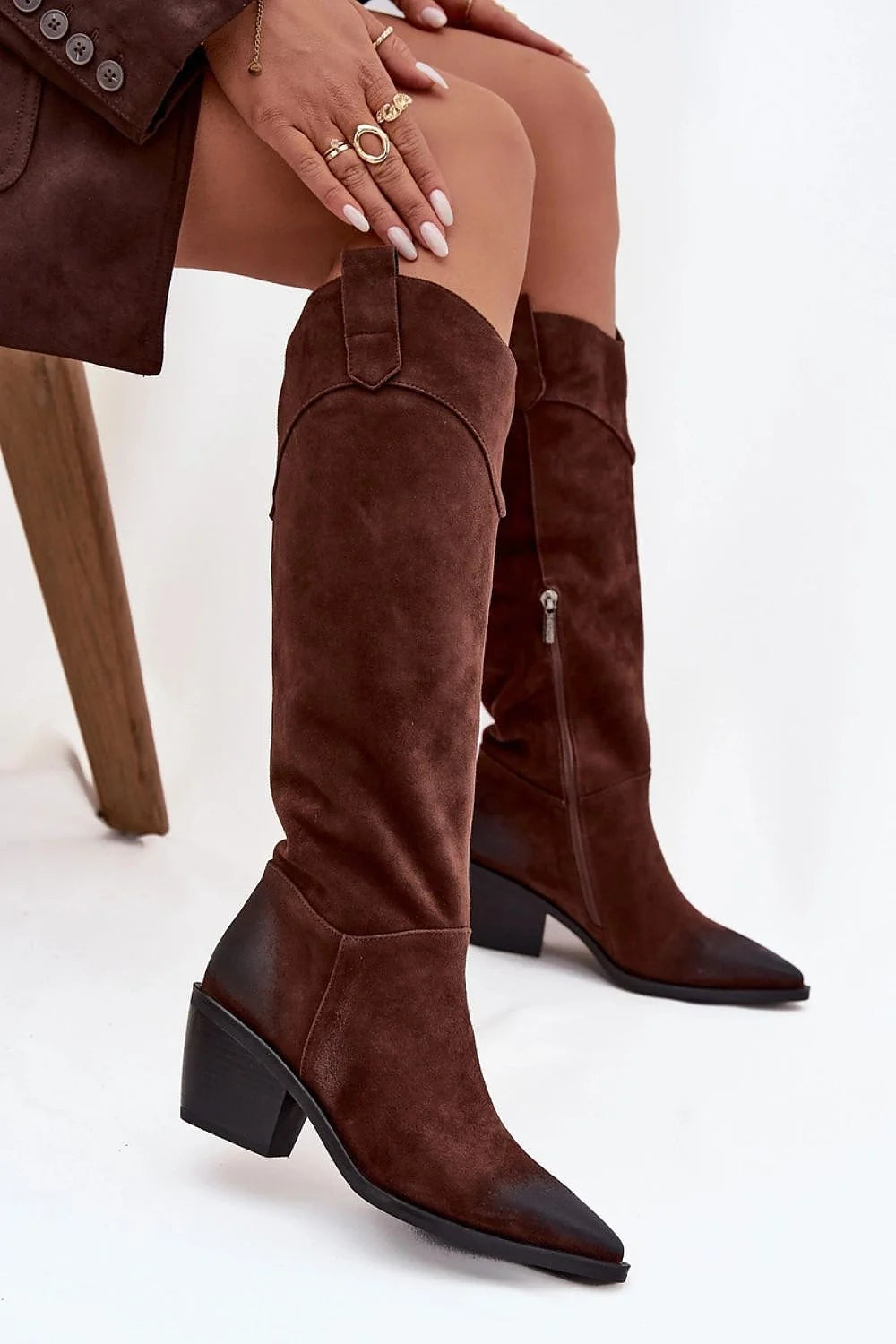 bottes cowboy femmes daim naturel marron tige hauteur genou bout pointu patiné fermeture éclair latérale talon bloc épais