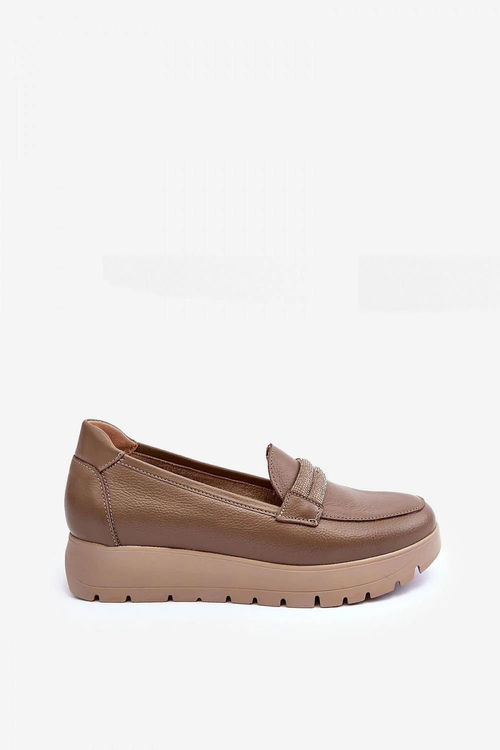 mocassins femme taupe cuir naturel grainé mat bride texturée brillante semelle compensée crantée beige confortables col rembourré polyvalents intemporels élégants