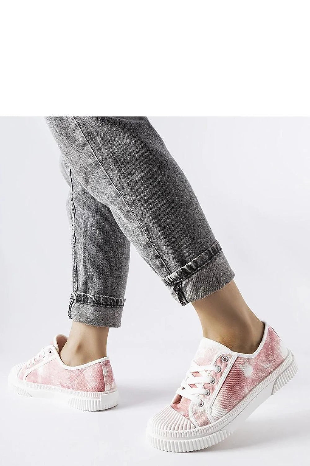 baskets basses femme toile tiedye rose pastel blanc caoutchouc semelle crantée bout renforcé lacets œillets métalliques rembourrage respirant confortable