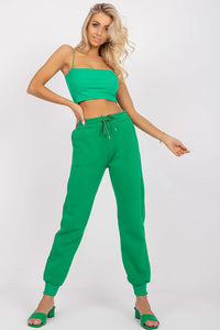 Ensemble crop top coton vert vif joggers taille haute mules talons style mode urbain chic décontracté ajusté sophistiqué
