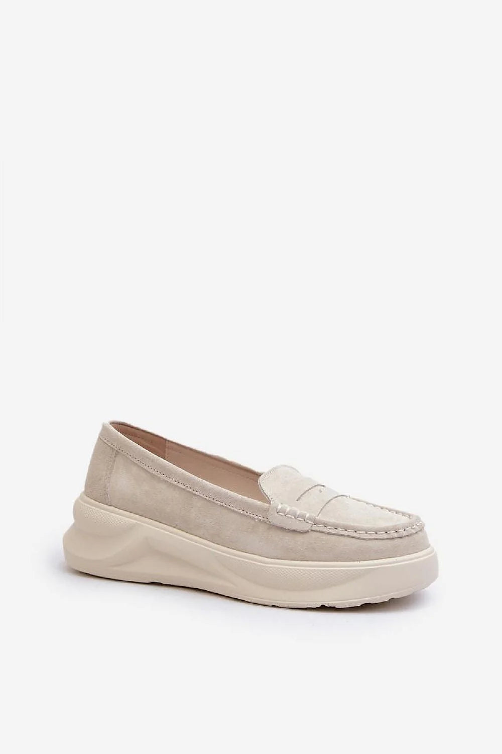 Mocassins féminins modernes en suède beige clair plateforme talon confortable style épuré pour quotidien occasionnels
