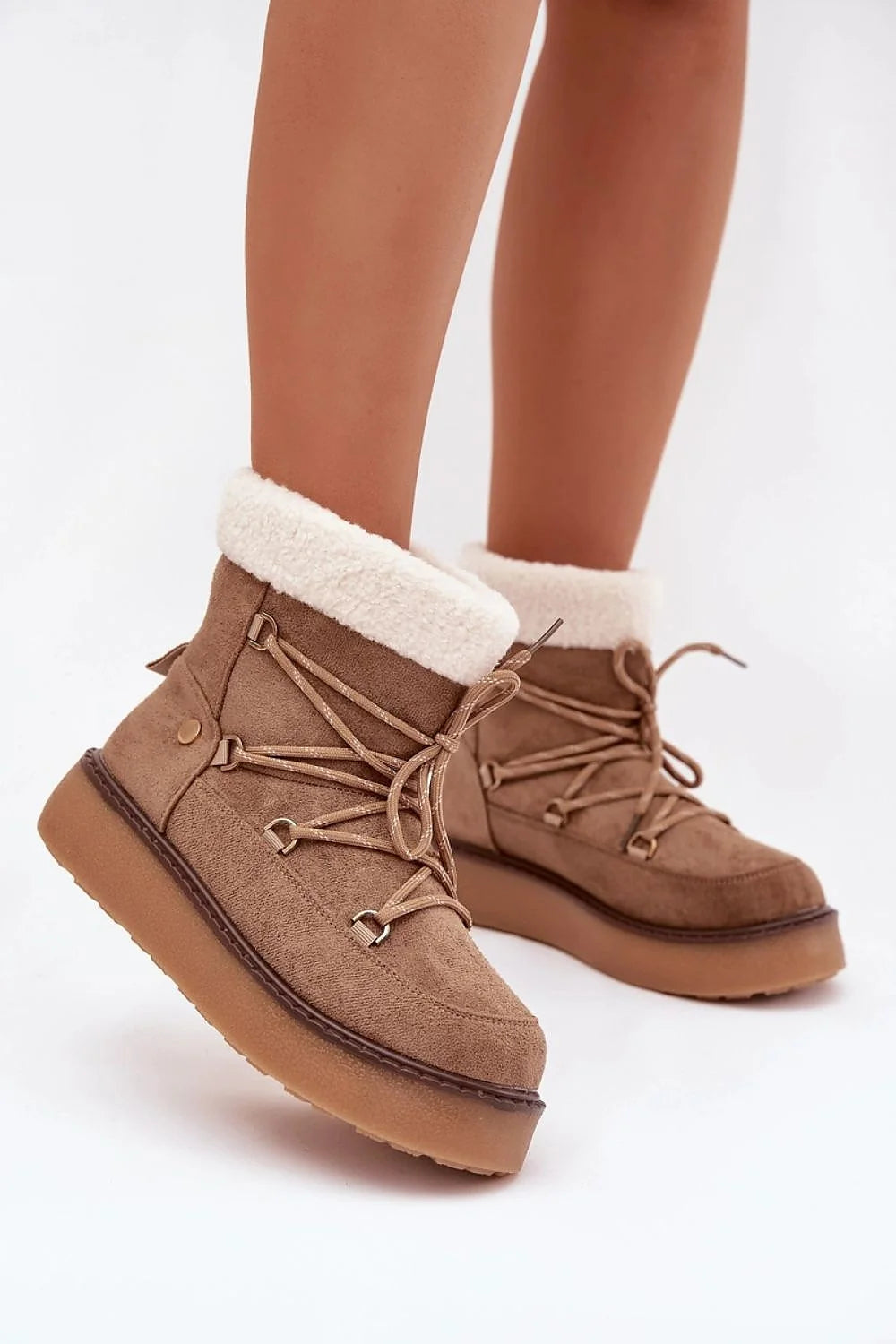 bottines hiver femme suédine écologique camel bordure retournée fourrure sherpa laçage montagnard crochets métalliques plateforme crantée gomme antidérapante