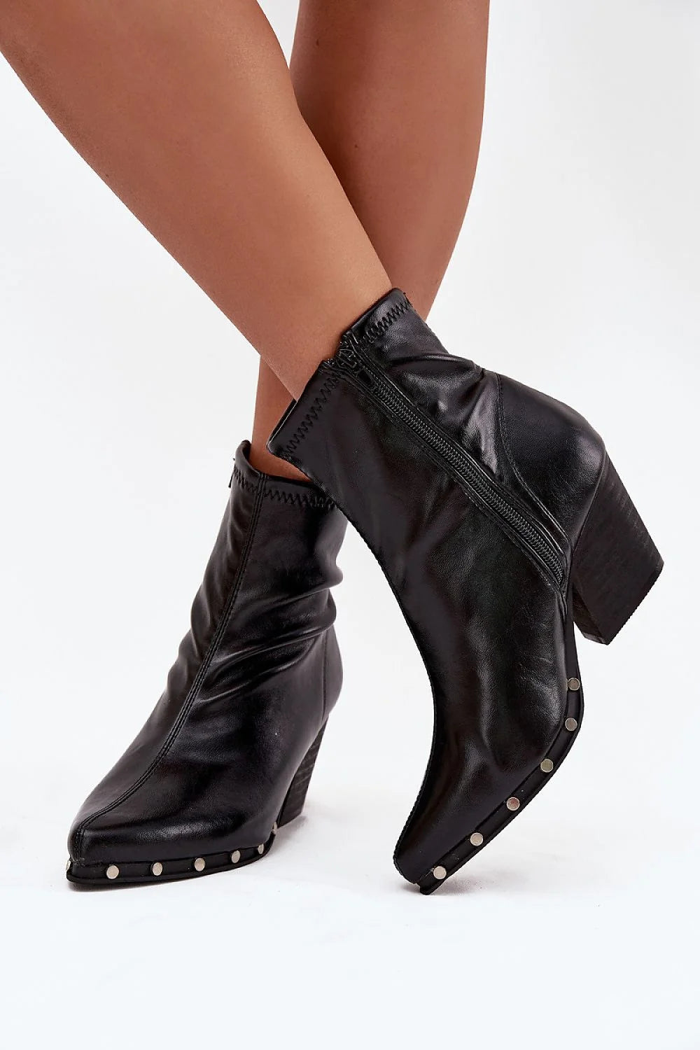 bottines femme simili cuir noir bout pointu talon bloc stable confortable zip latéral rivets semelle rock western silhouette élancée