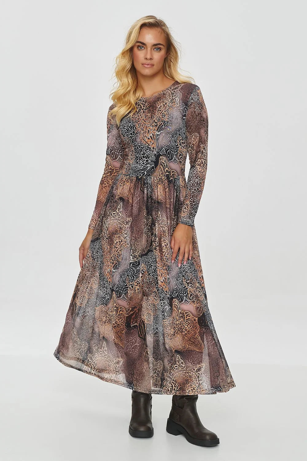 Robe de jour élégante longue manches longues encolure V tissu léger couleurs terreuses taille ajustable Makadamia pour femme