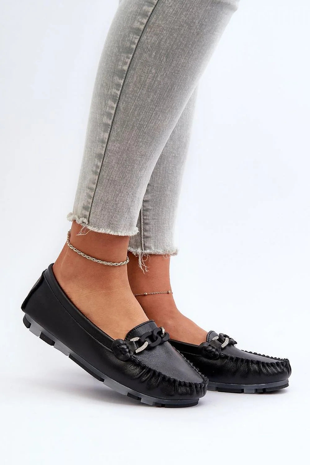Mocassins pour femmes en cuir naturel style classique semelle caoutchouc chaîne décorative confort toute la journée