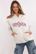 Sweatshirt à capuche pour femme, coupe ample, tissu coton polyester, imprimé HU$TLE rose, gris clair, style urbain, manches longues, poche kangourou, finitions côtelées