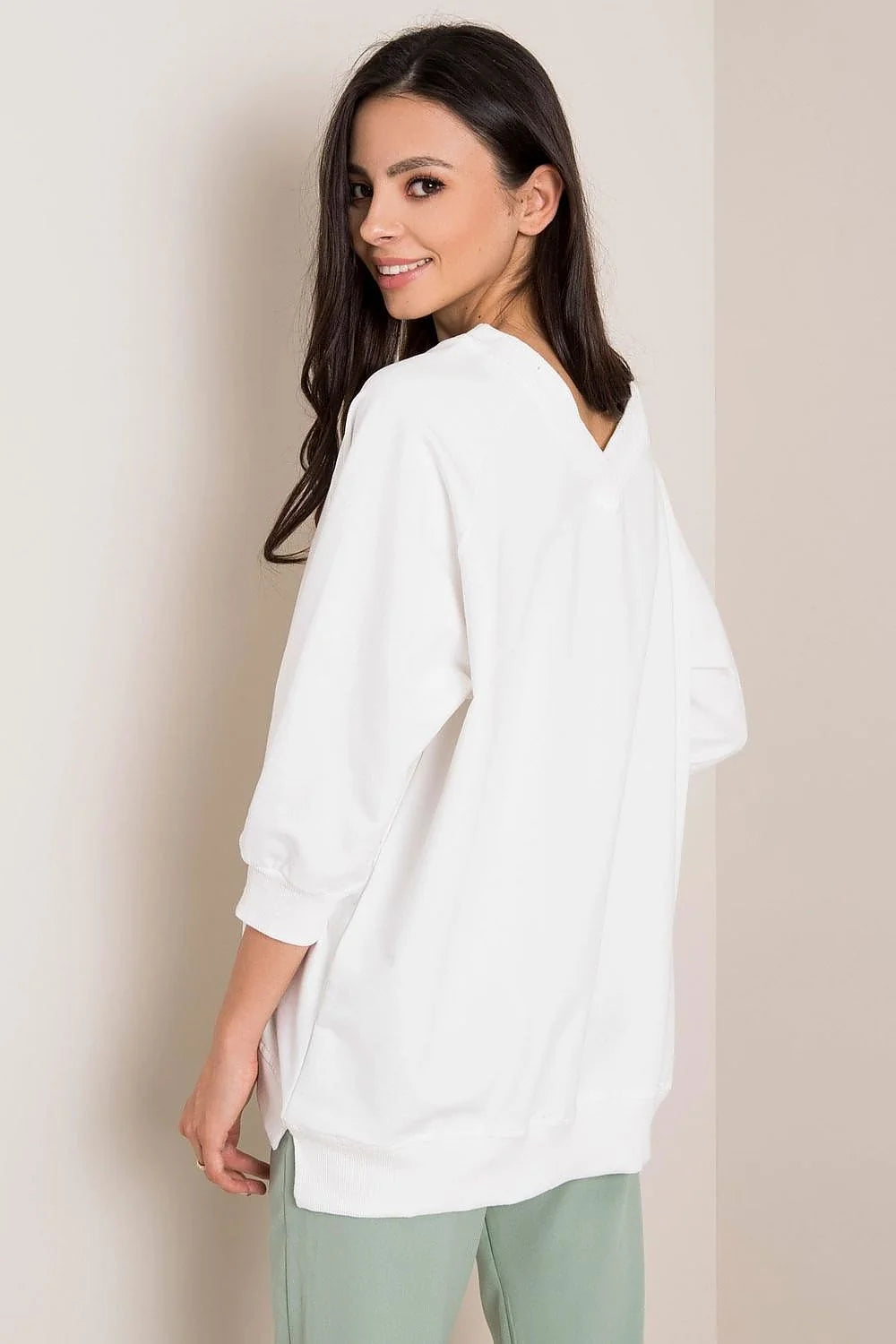 sweat oversize femme blanc col V profond longueur hanches manches trois quarts tombantes molletonnée jersey poignets côtelés fentes latérales superposable