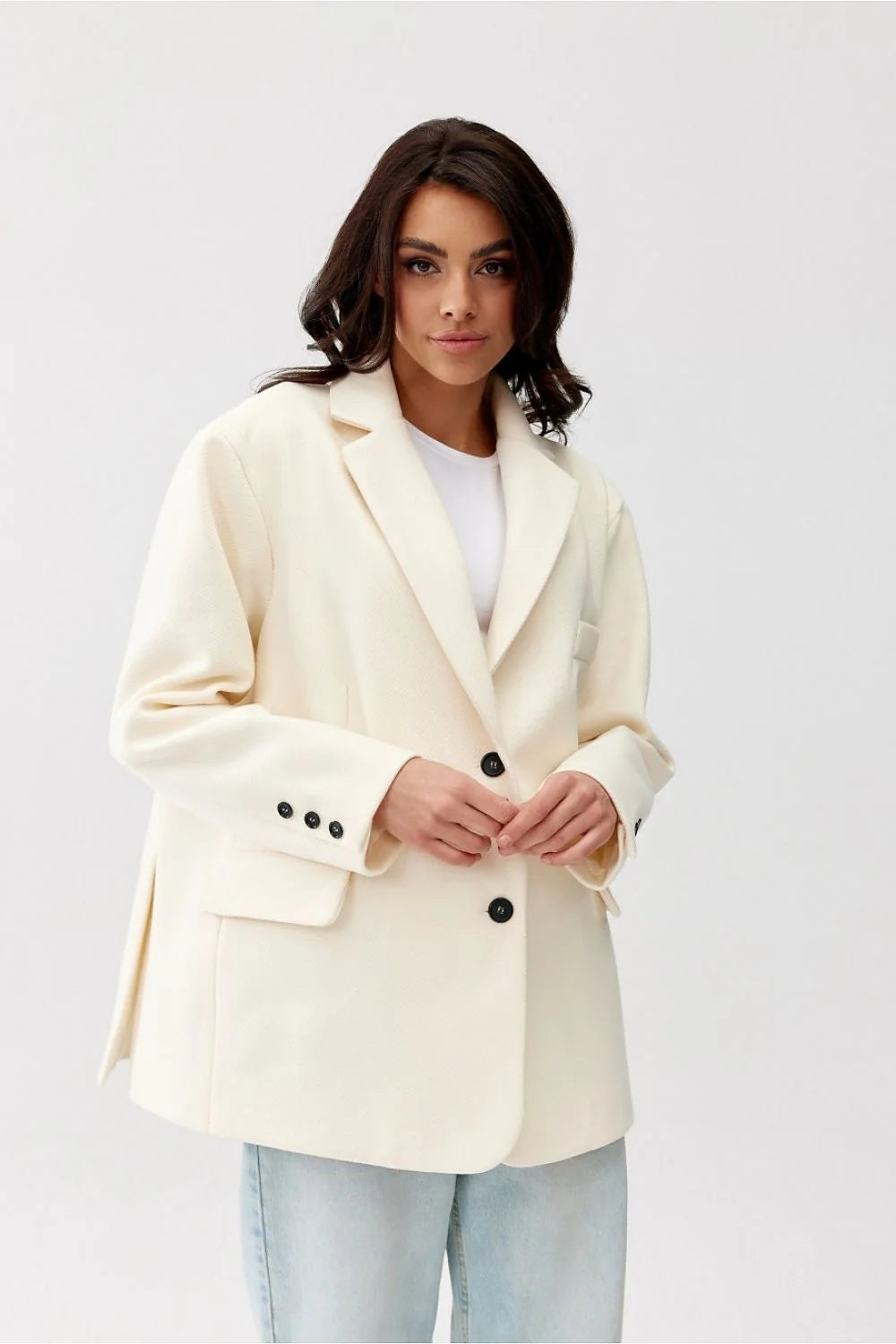 Veste blazer féminine oversize beige manches longues boutons noirs col à revers doublée polyester laine coton femmes mode intemporelle