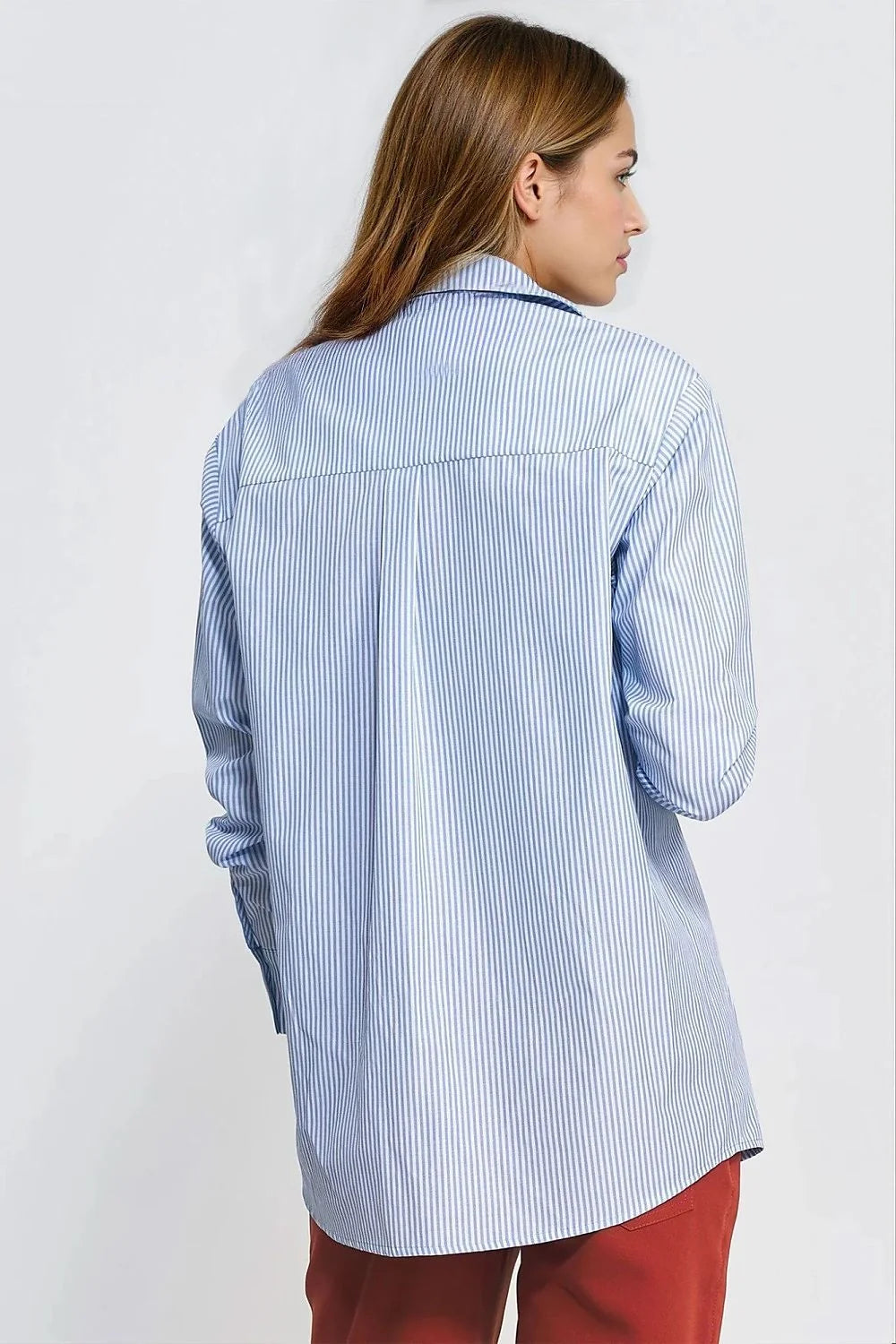 chemise manches longues rayée bleu ciel blanc popeline légère col classique boutonnage central coupe droite ample coton confortable