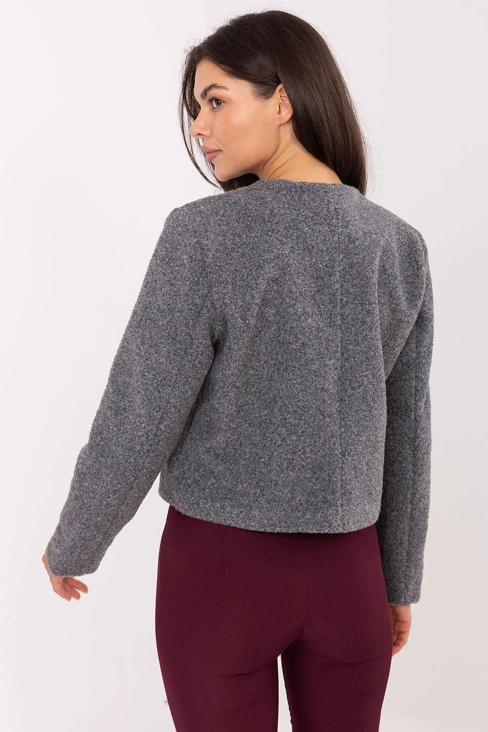 blazer femme courte bouclée gris anthracite coupe boxy encolure ronde manches longues fermeture boutons dorés texturés poches rabat