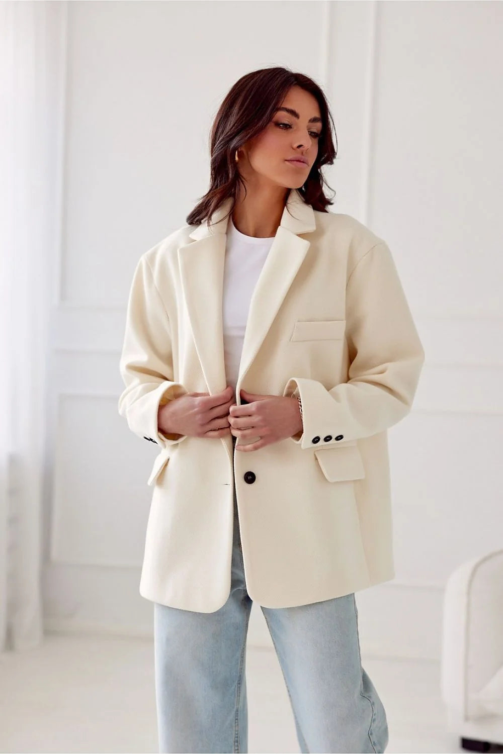 Veste blazer féminine oversize beige manches longues boutons noirs col à revers doublée polyester laine coton femmes mode intemporelle