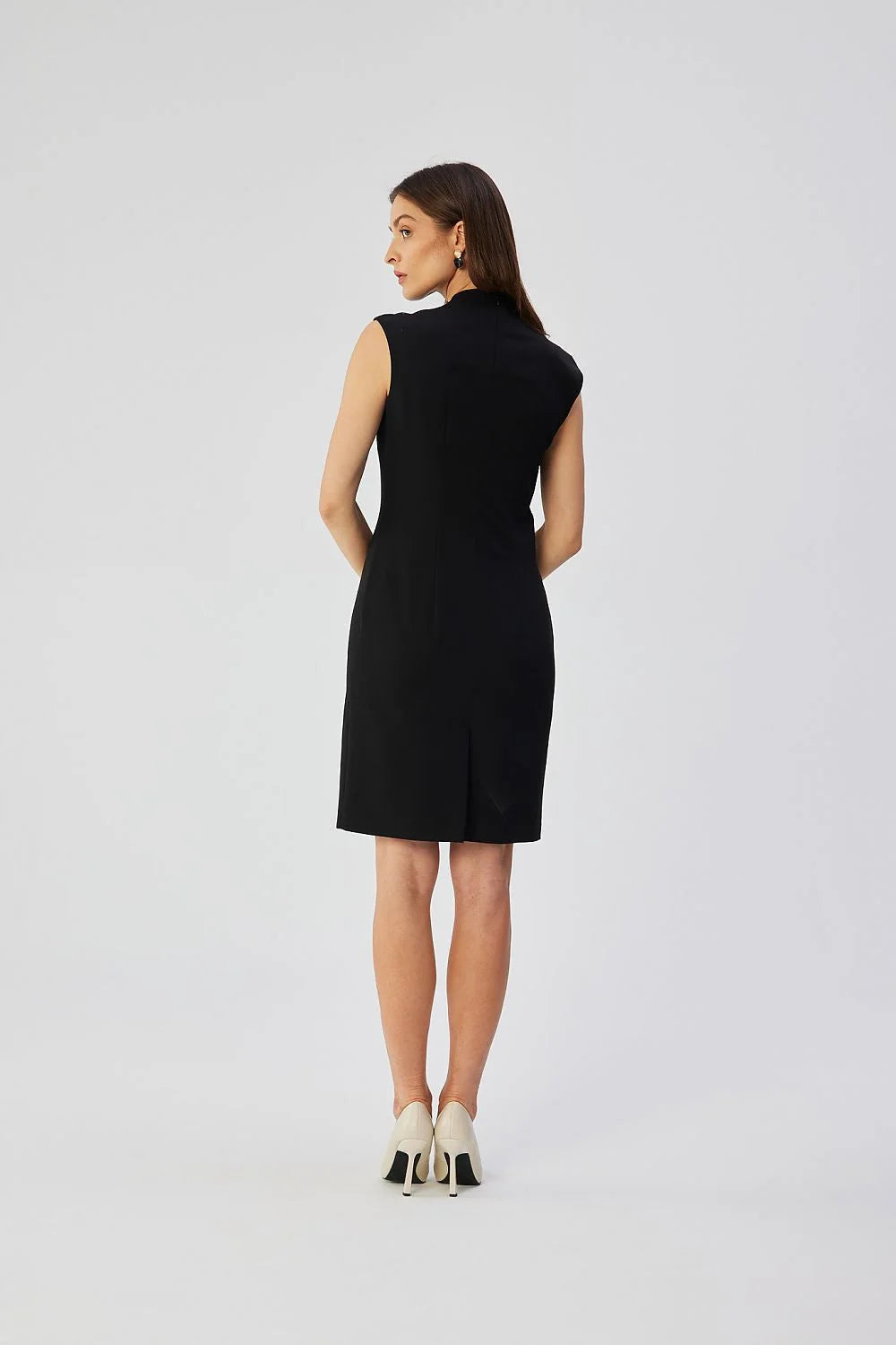 Robe de jour élégante sans manches encolure V plissée noir ajustée femme coupe droite professionnel