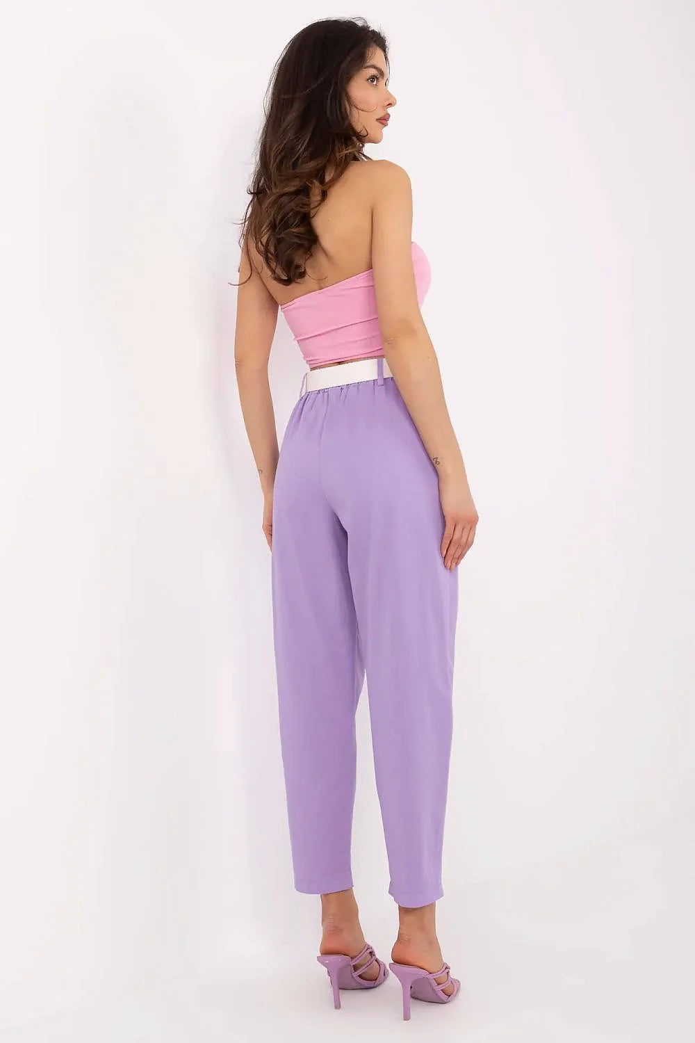 Ensemble femmes mode été tendances 2023 robe chemisier pantalon couleur pastel style moderne coupe ajustée