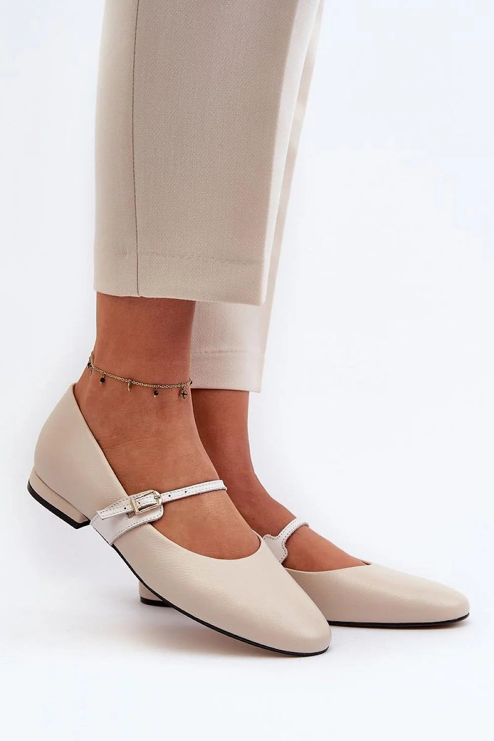 Ballerines en cuir naturel élégantes style minimaliste beige clair talon plat bride ajustable femmes