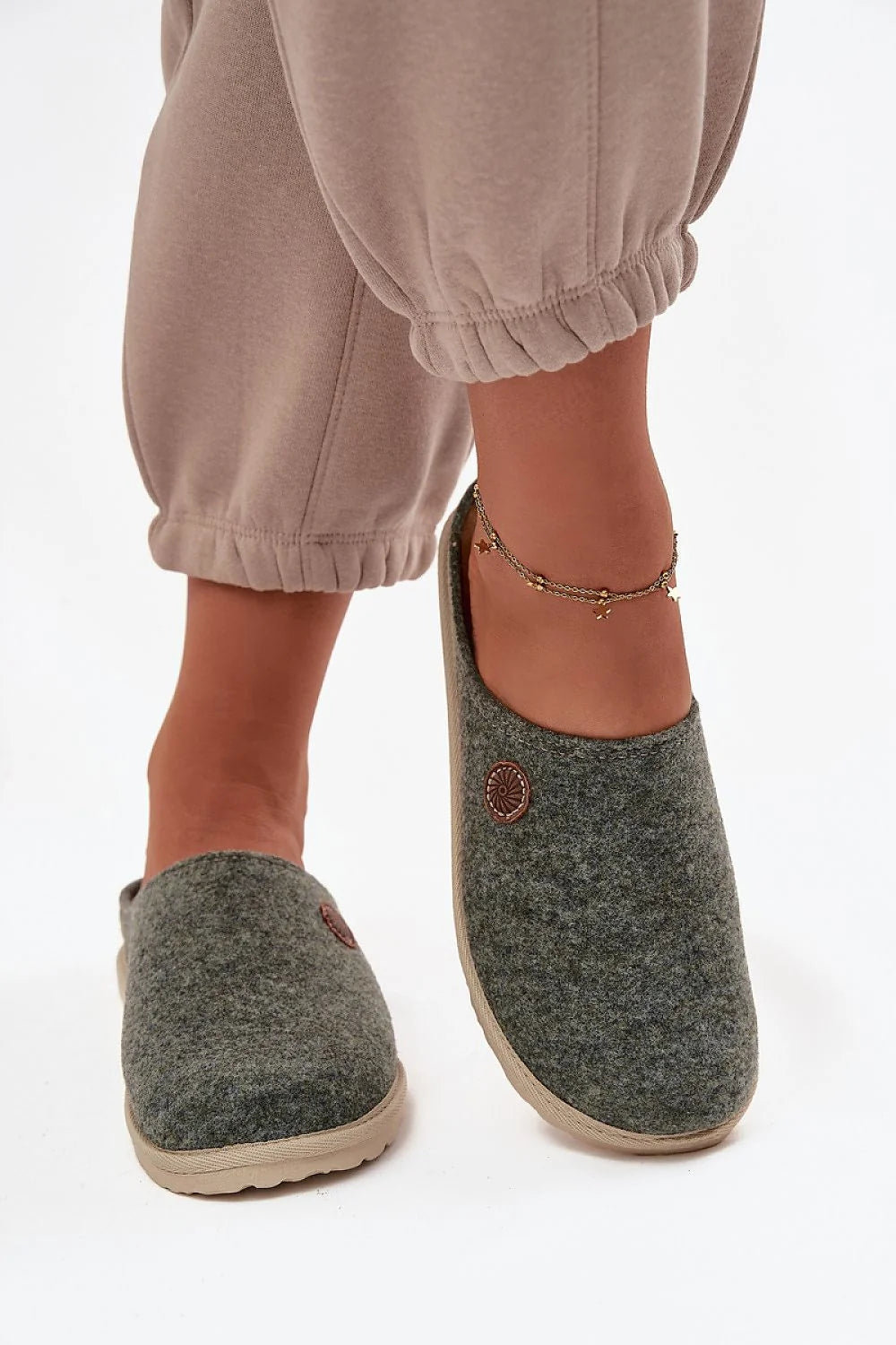 chaussons femmes Inblu feutre gris chiné mule fermée arrondie bout large semelle cuir suédé profilée styrogomme légère amortissante antidérapante rembourrée