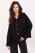 chemise jean femme denim noir washed shacket oversize boxy courte manches longues col boutonnée poches poitrine rabat effilochées