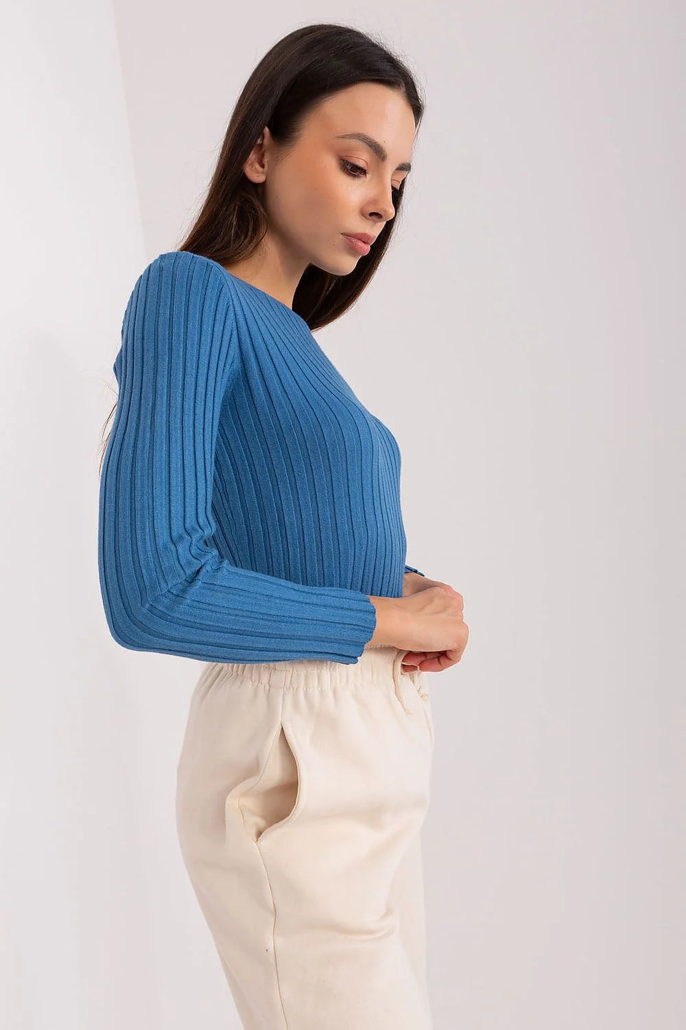 Haut et pantalon femme moderne couleur bleu et crème manches longues encolure dégagée taille réglable tissu côtelé