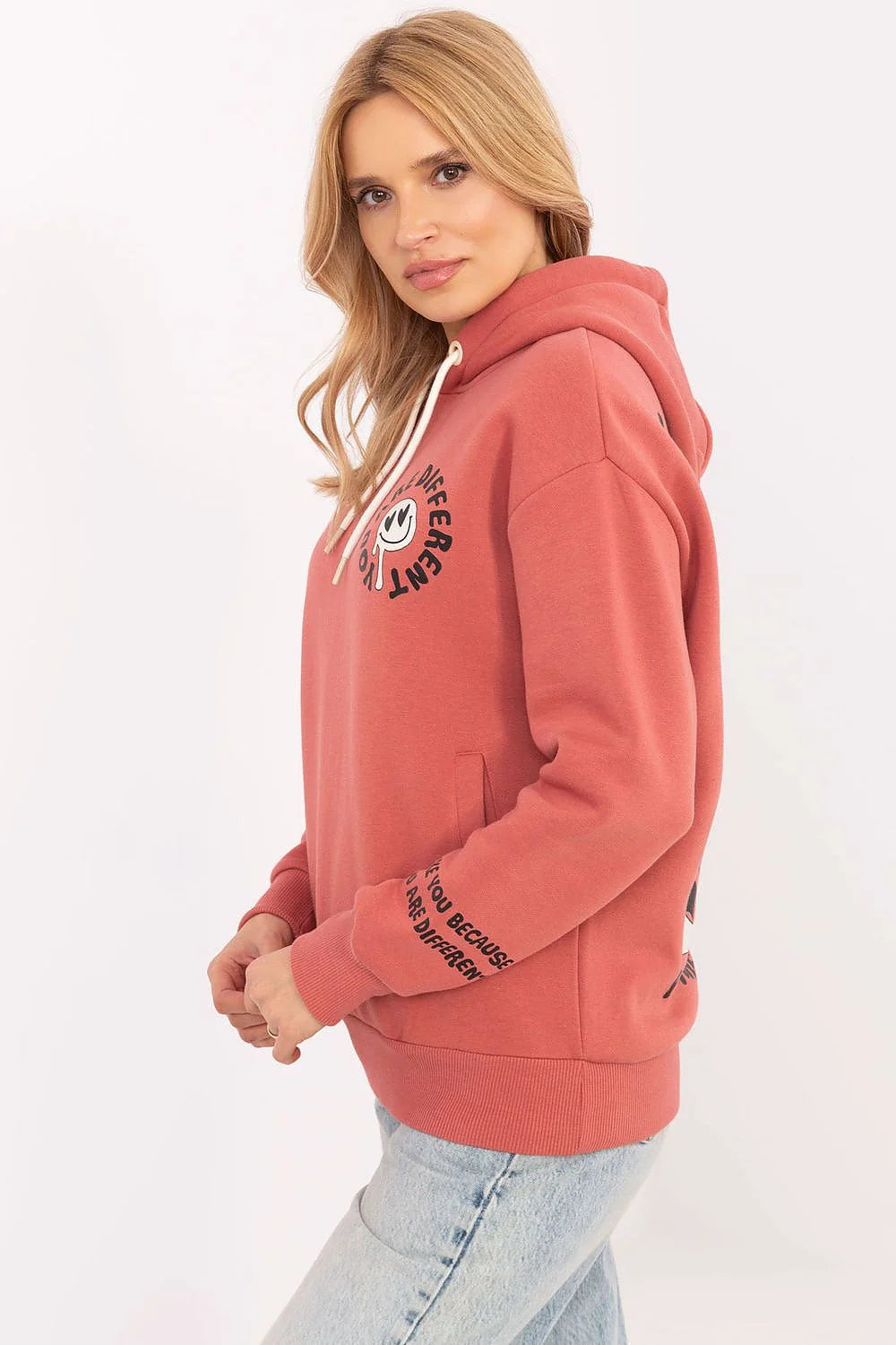 Sweatshirt Sublevel pour femme, terracotta, hood, kangourou, coton-polyester, style moderne, loose fit, graphique YOU ARE DIFFERENT