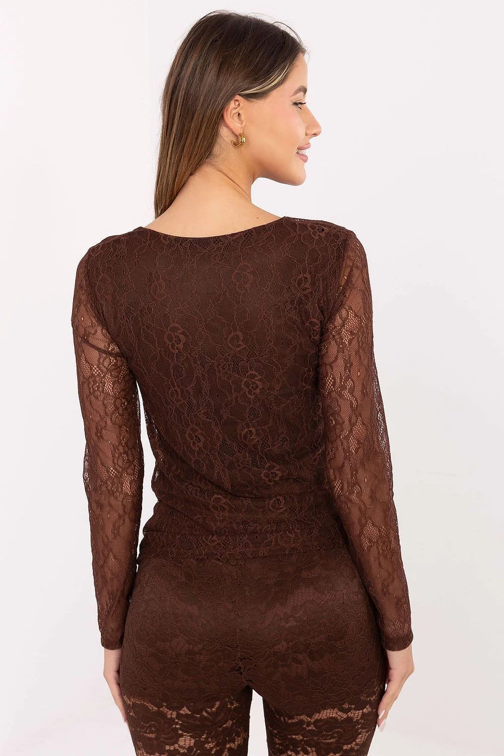 chemisier dentelle romantique élégant féminin délicat léger transparent nylon spandex stretch ajusté silhouette encolure ronde manches longues doublure partielle chocolat