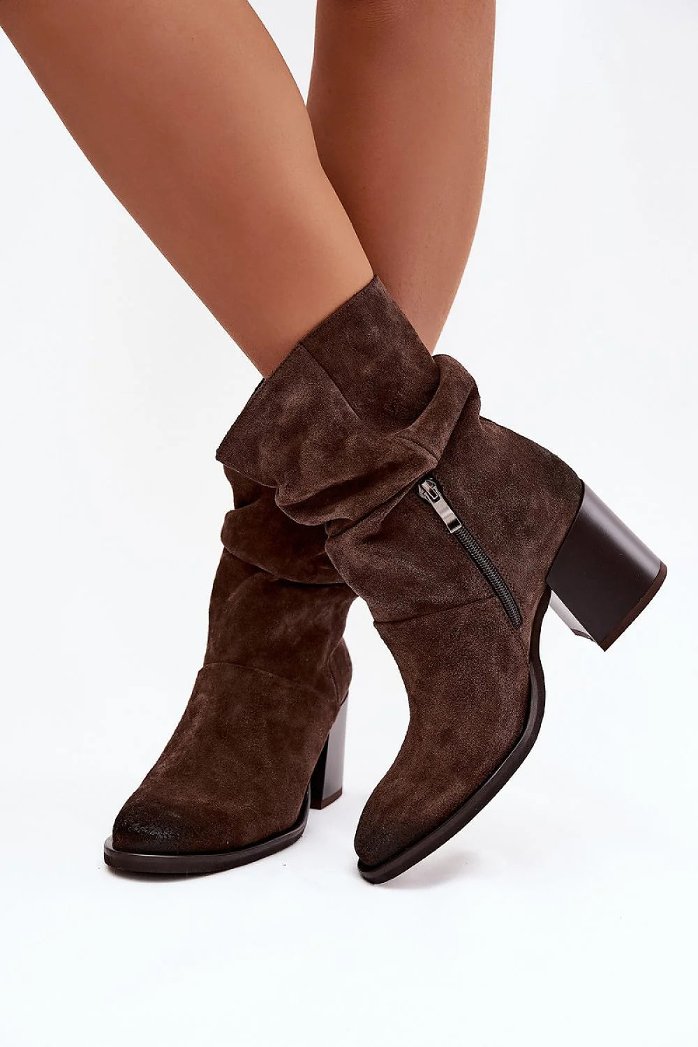 bottines femme cuir suédé marron foncé tige plissée slouchy talon bloc moyen bout amande fermeture éclair latérale confortable