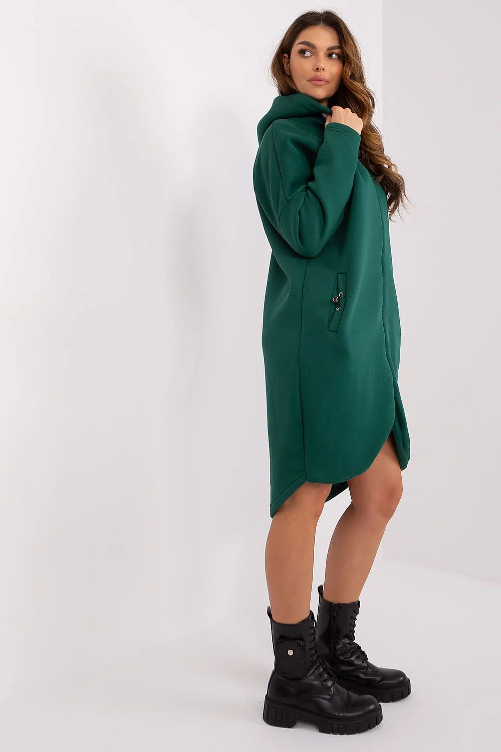 Manteau pour femme vert foncé style moderne coupe ample col montant fermeture éclair poches latérales détails métalliques occasion quotidienne et sorties urbaines hiver automne