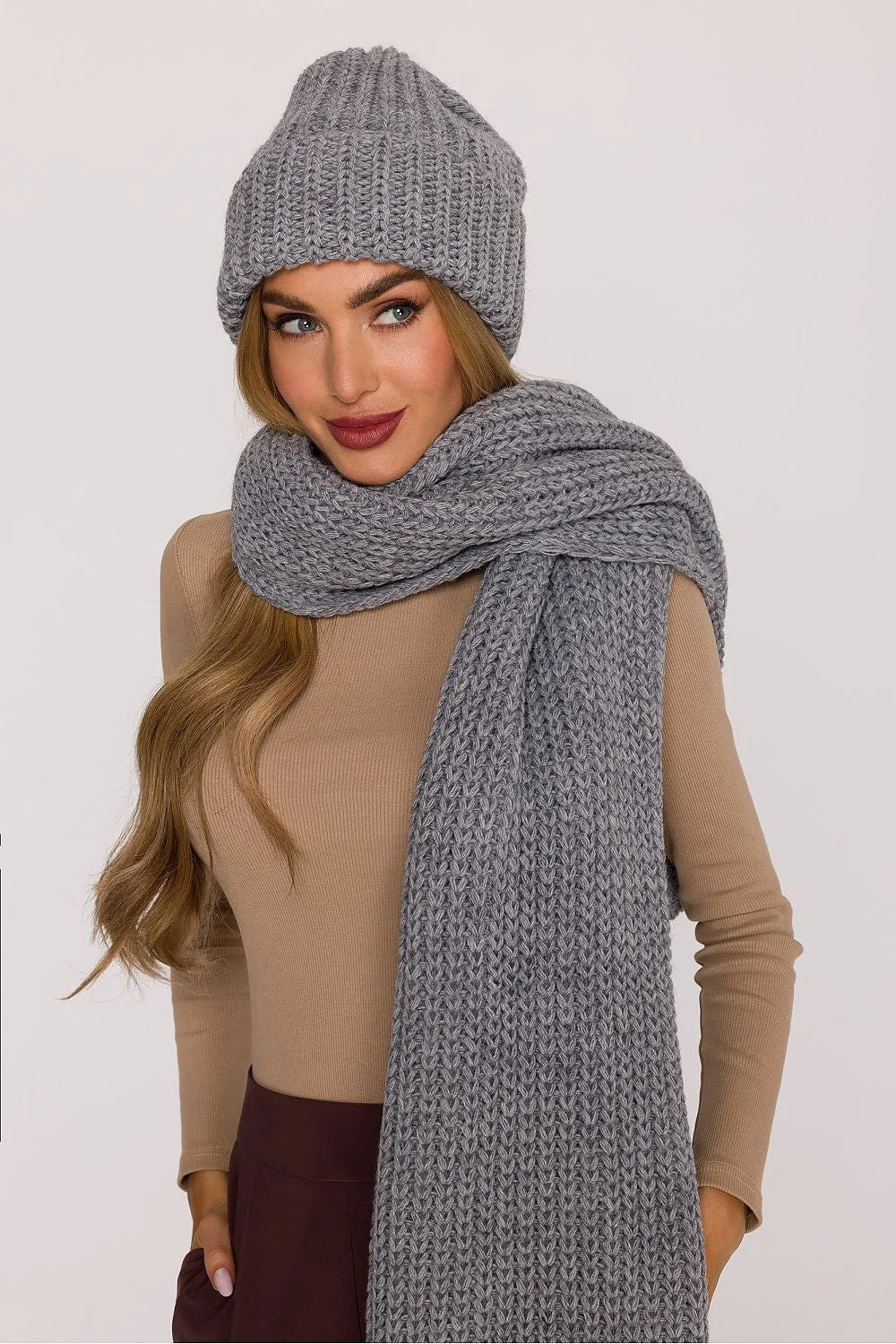 bonnet slouchy femme maille côtelée grosse tricotée épaisse gris clair revers replié coupe ample taille unique chaud confort acrylique nylon