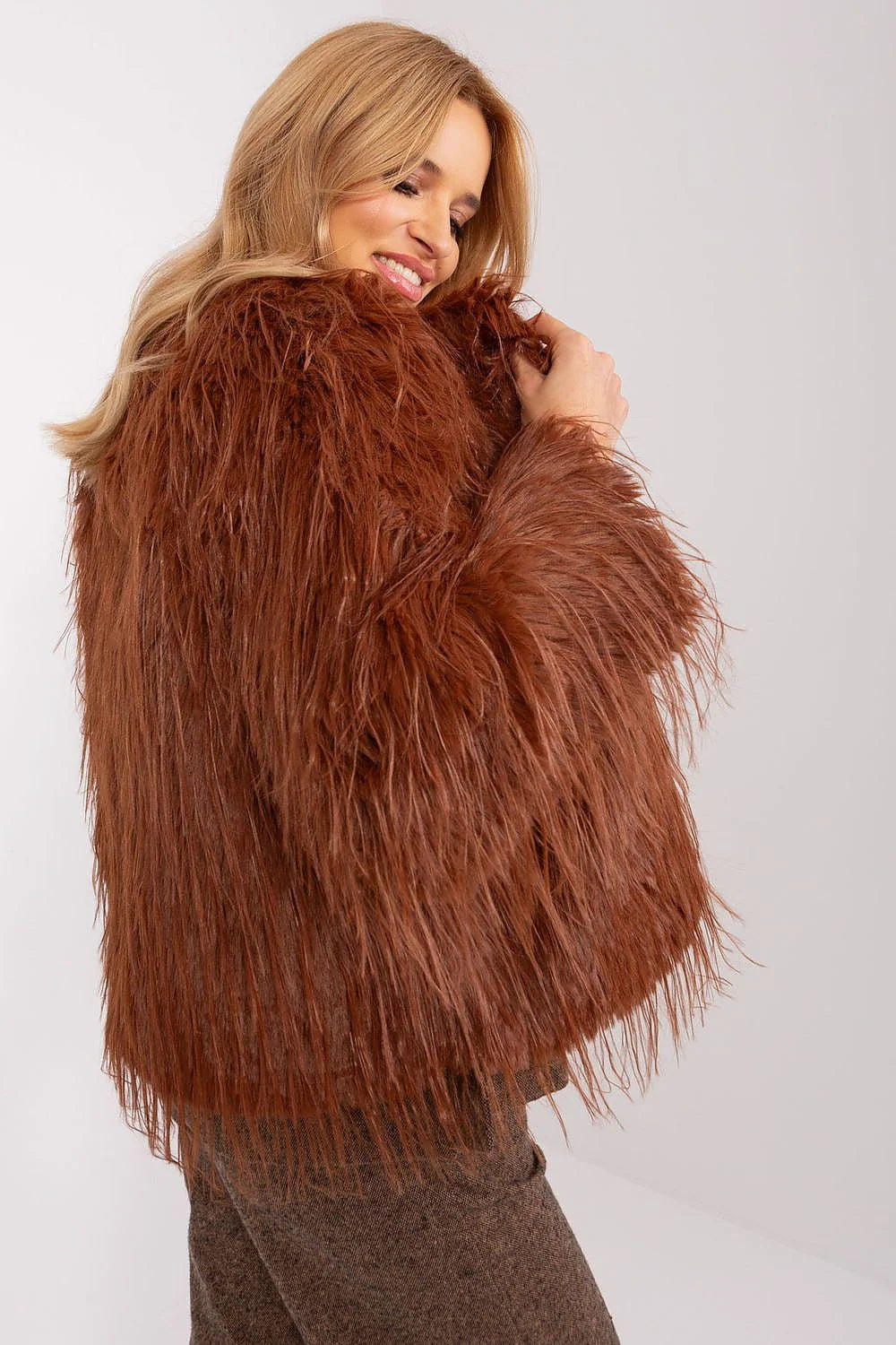 Veste en fausse fourrure brun rouille longues manches ample coupe sans fermeture femmes