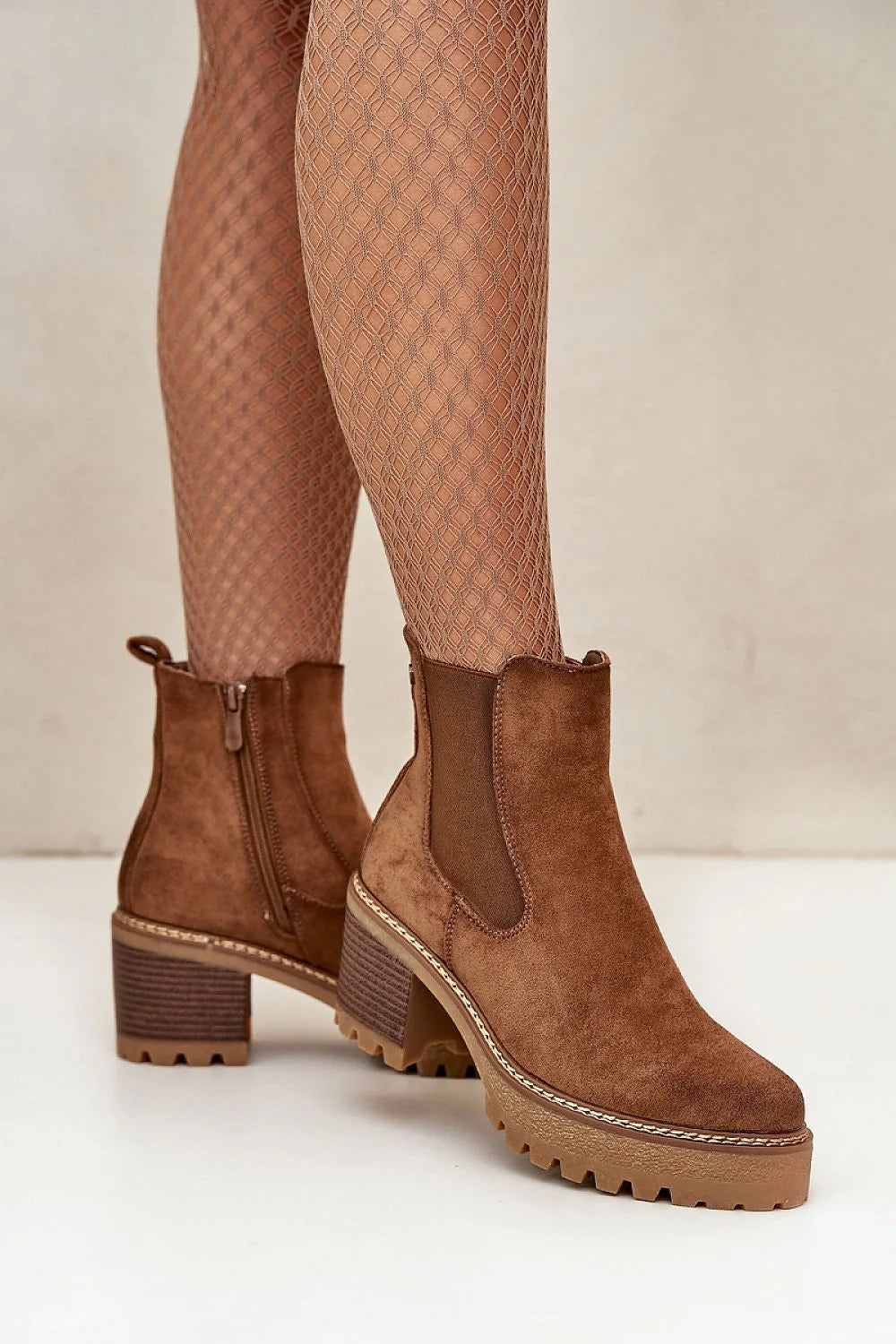 Bottines femme Chelsea en suédine écolo talon carré fermeture éclair latérale couleur brun chaud bottes automne hiver