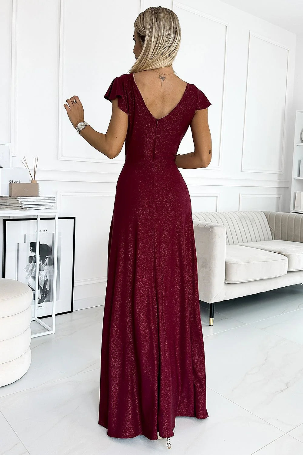 robe soirée longue bordeaux paillettes décolleté plongeant manches papillon taille cintrée jupe évasée fente latérale scintillante extensible élégante sophistiquée gala