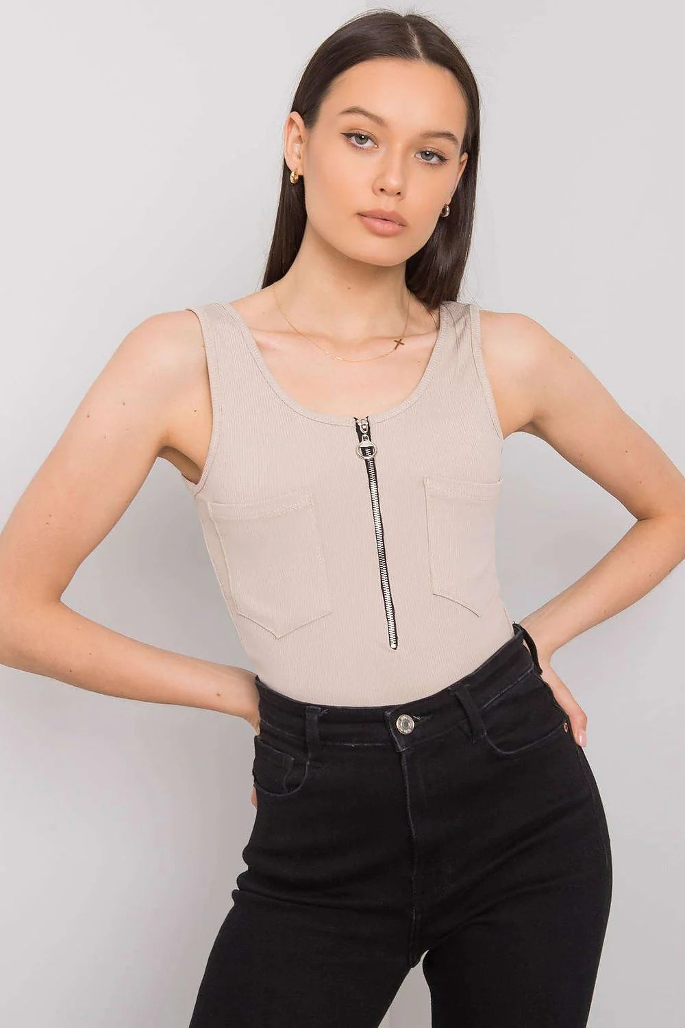 Débardeur femme design moderne épuré col rond ajusté poches plaquées fermeture éclair curseur métal coton mélangé élasthanne 5 polyester 95 rose pâle été mode