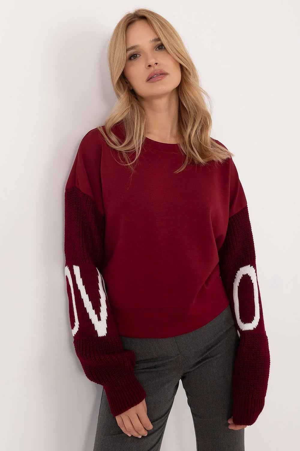 Sweatshirt femme style moderne couleur bordeaux manches longues lettres jacquard encolure ronde confortable tendance Italy Moda