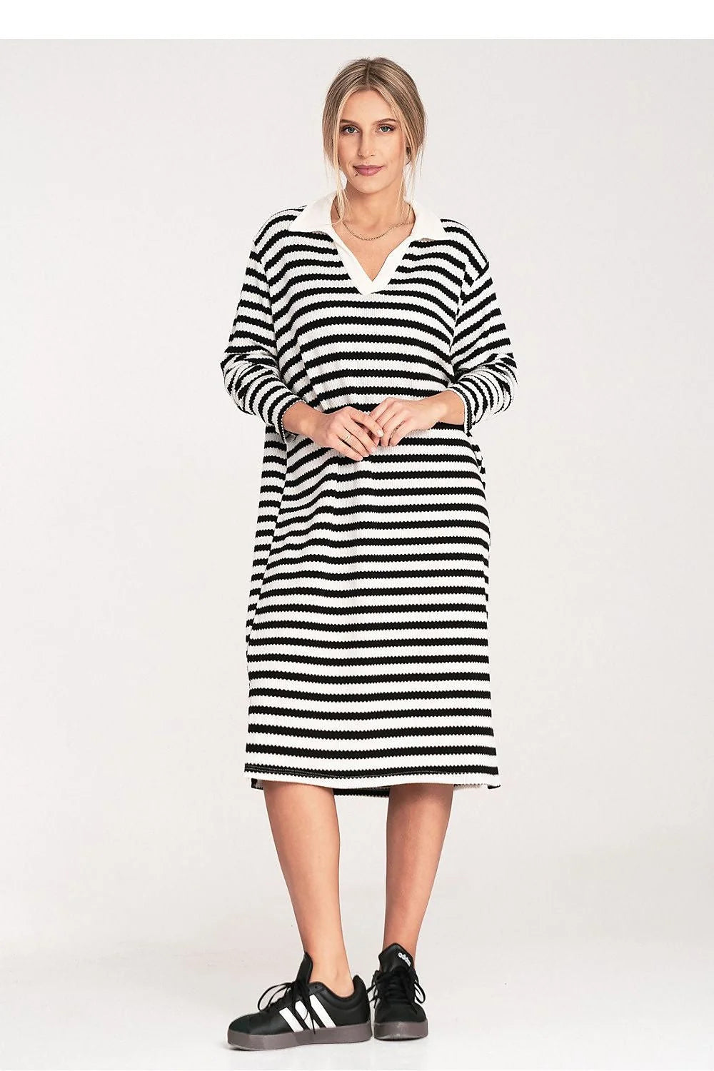 Robe de jour moderne pour femmes en rayures noires et blanches manches longues col polo taille universelle