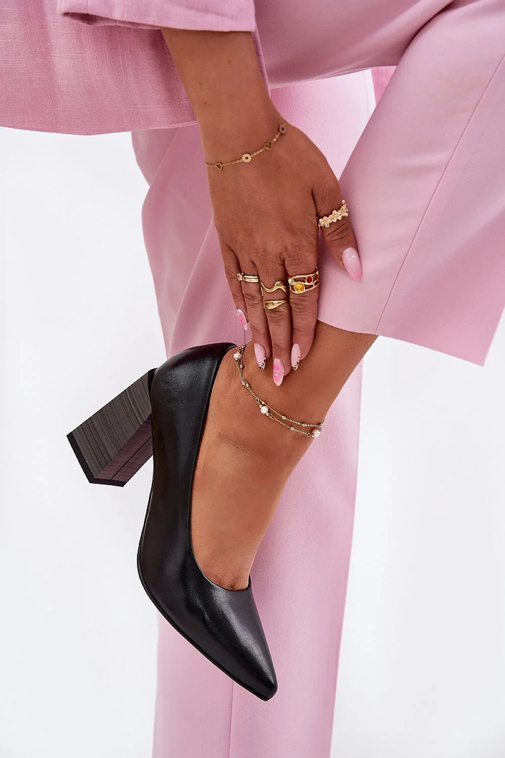 Escarpins talon large cuir naturel design classique élégance noire pointu confort bureau soir femmes